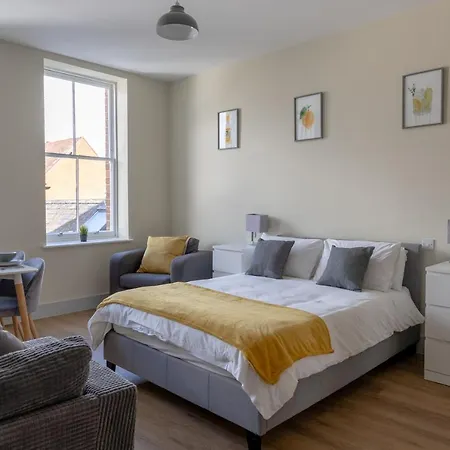 Apartment 6, Isabella House, Aparthotel, By Rentmyhouse Hereford Exterior photo