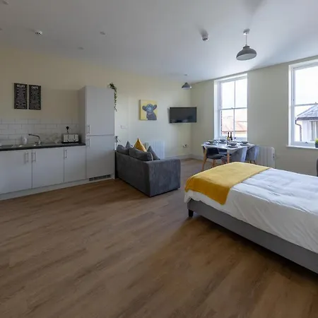 Apartment 6, Isabella House, Aparthotel, By Rentmyhouse Hereford Exterior photo