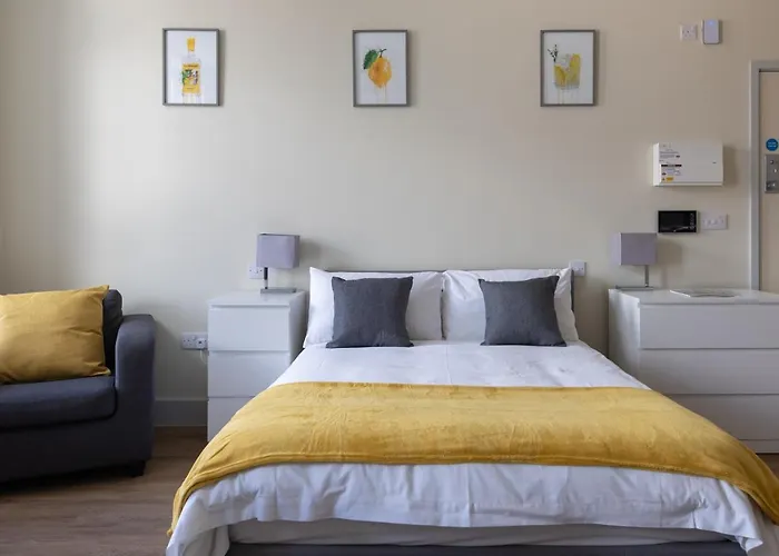 Apartment 6, Isabella House, Aparthotel, By Rentmyhouse