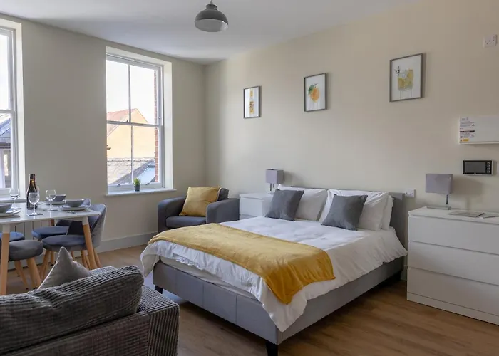 Apartment 6, Isabella House, Aparthotel, By Rentmyhouse