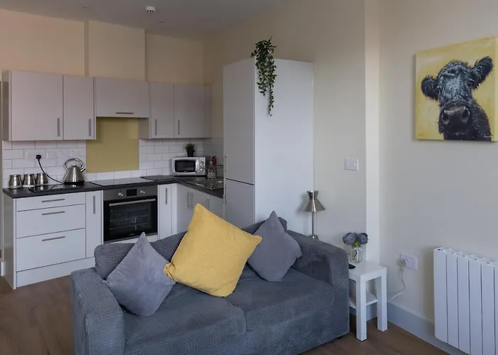 Apartment 6, Isabella House, Aparthotel, By Rentmyhouse