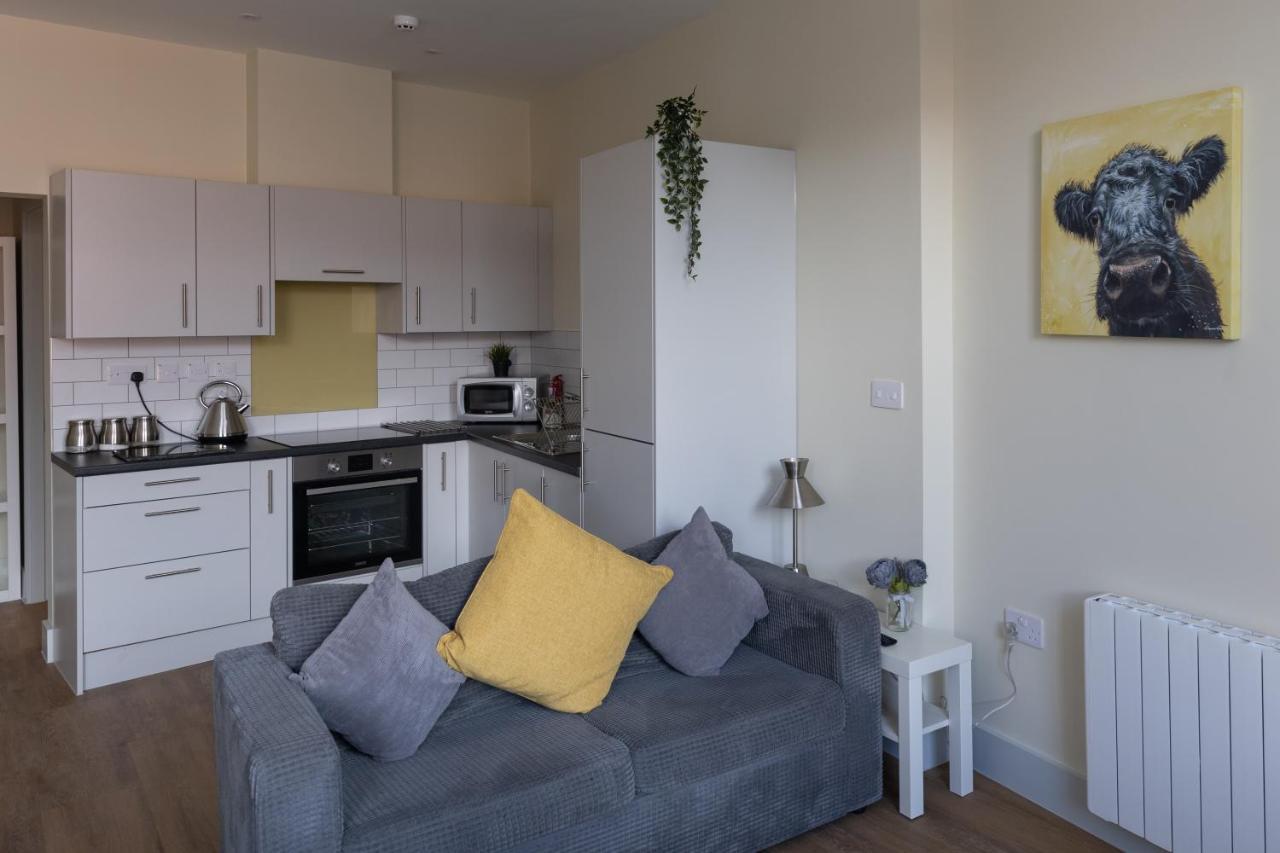 6, Isabella House, Aparthotel, By Rentmyhouse Apartment